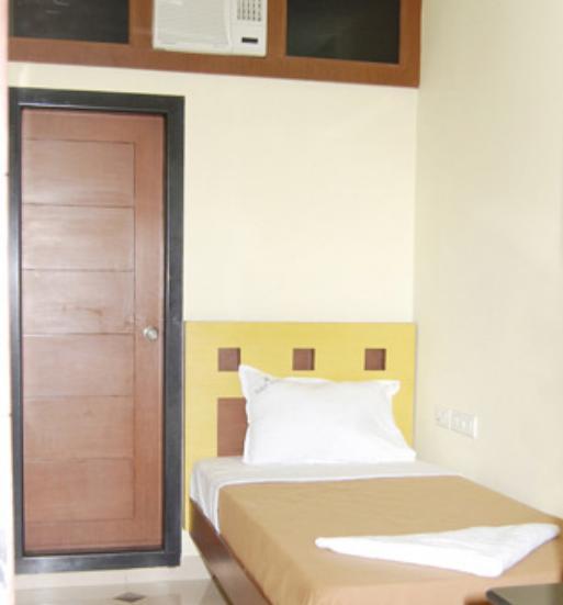 Balaji Grand Hotel Kākināda Habitación foto