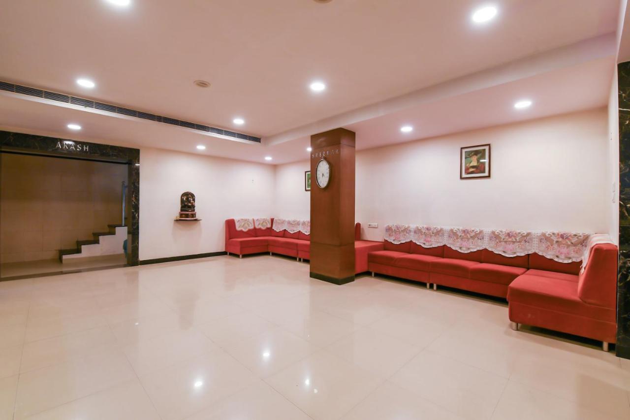 Balaji Grand Hotel Kākināda Exterior foto